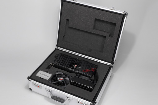 画像集#005のサムネイル/AMDが意味ありげなアタッシュケースを披露。新製品?