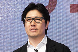 画像集#014のサムネイル/JINS,視線移動やまばたきを検出してスマホアプリを動かせる眼鏡「JINS MEME」を発表