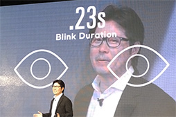 画像集#015のサムネイル/JINS,視線移動やまばたきを検出してスマホアプリを動かせる眼鏡「JINS MEME」を発表