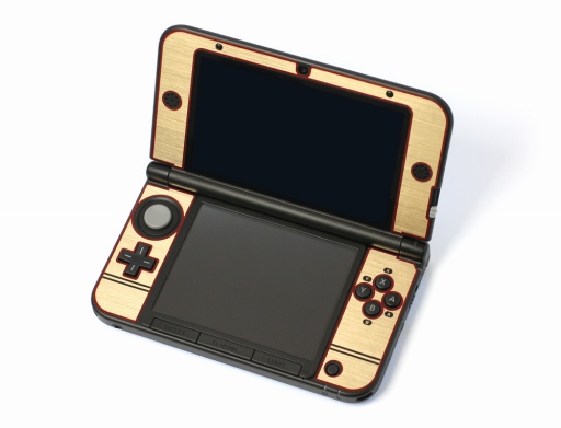 3ds Llの見た目をファミコン風にできるデコシールが7月3日に発売