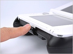 画像ギャラリー No.004のサムネイル画像 / グリップの大きさを大小から選べる3DS LL用アタッチメントが本日発売