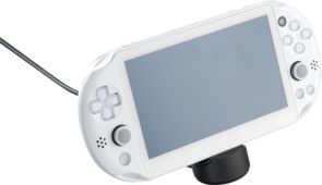 画像ギャラリー No.002のサムネイル画像 / サイバーガジェット，カバー装着済みのPS Vitaを充電できるUSBスタンド