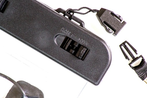 画像集#002のサムネイル/収納したままイヤフォンの接続もできるPS Vita用防水ケース。アンサーから