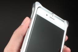 画像ギャラリー No.011のサムネイル画像 / 「バイオハザード」デザインのジュラルミン製iPhone 6用ケースが登場