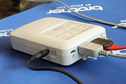 画像ギャラリー No.008のサムネイル画像 / ドラゴンボールの「スカウター」っぽい単眼式HMD「エアスカウター」の新型がブラザーから。HDMI入力で720p映像を表示可能