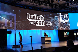 画像ギャラリー No.002のサムネイル画像 / ゲーム用途にも広がる3Dカメラ技術「RealSense」や,話題の高速メモリ「3D XPoint」によるSSDのデモが披露されたIDF 2015 基調講演レポート