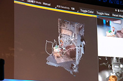 画像ギャラリー No.008のサムネイル画像 / ゲーム用途にも広がる3Dカメラ技術「RealSense」や,話題の高速メモリ「3D XPoint」によるSSDのデモが披露されたIDF 2015 基調講演レポート