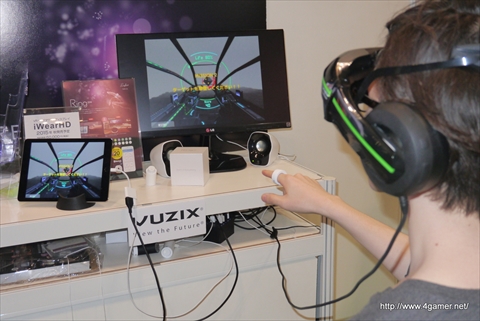 画像集#002のサムネイル/［TGS 2015］スマホに触らず操作ができる“魔法の指輪”こと「Ring ZERO」で，戦闘機を操作する3Dシューティングゲームを遊んでみた