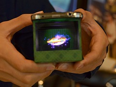 ��SIGGRAPH ASIA��NTT�������ޥۤǺ��2�쥤�䡼�ۥ������ܥå�����Kirari���פ�Ÿ��