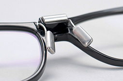 画像ギャラリー No.008のサムネイル画像 / 視線や体の動きを認識する眼鏡「JINS MEME ES」テストレポート。ゲームプレイ時の集中力や疲労を計れるか?