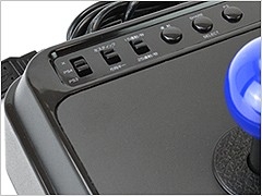 画像ギャラリー No.008のサムネイル画像 / ゲームテック,全4色のDUALSHOCK 4用カバーとPS4&PS3両対応のアーケードスティックを発売