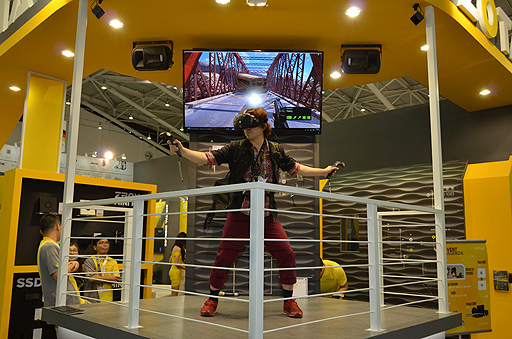 ���������꡼ No.008�Υ���ͥ������ / ��COMPUTEX��VR����ϥ�������֥�ʤ�̡����館��֥�פ�������̿!? ZOTAC������館��PC�ɤ�ǥ�