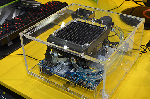 ���������꡼ No.012�Υ���ͥ������ / ��COMPUTEX��VR����ϥ�������֥�ʤ�̡����館��֥�פ�������̿!? ZOTAC������館��PC�ɤ�ǥ�