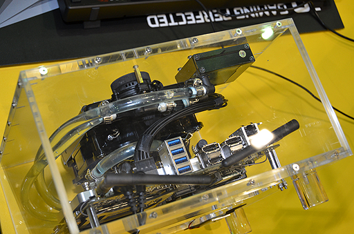 ���������꡼ No.013�Υ���ͥ������ / ��COMPUTEX��VR����ϥ�������֥�ʤ�̡����館��֥�פ�������̿!? ZOTAC������館��PC�ɤ�ǥ�