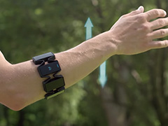 ����Ӥ�ư���򸡽ФǤ��륢����Х�ɷ��⡼����󥳥�ȥ������Myo�פι���ȯ�䤬����