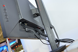 ���������꡼ No.003�Υ���ͥ������ / 4K�����٤䲣Ĺ�磻�ɤˤ���ե�å���졼�Ȥ��Ȥ���äƤ��롣���ѤǸ�����ˡ����ʥϥ�����ɱվ��ǥ����ץ쥤���ݡ���