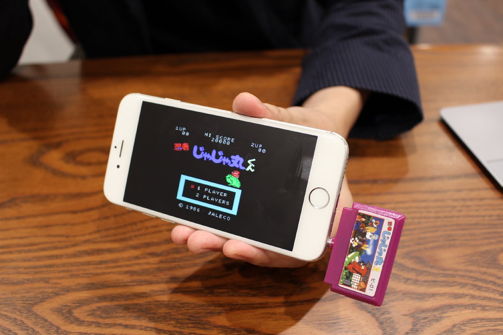 画像集 004 スマホに差し込むゲームカセット ピコカセット 企画者に聞く スマホ用