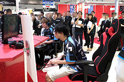 画像ギャラリー No.015のサムネイル画像 / 国産ゲーマー向け眼鏡「G-SQUARE」にFPS向けと格闘ゲーム向けの新レンズが登場。普段使いにも適した新フレームも来年に