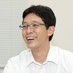 画像ギャラリー No.010のサムネイル画像 / HORIのステアリングコントローラ「Racing Wheel Apex」はリアルさではなく,プレイしやすさを追求。開発者に特徴を聞く