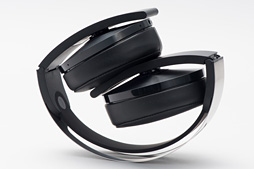 画像ギャラリー No.011のサムネイル画像 / ソニー純正の「プレミアムワイヤレスサラウンドヘッドセット」を試す。「PS4で簡単にバーチャルサラウンド」を実現する製品,その実力は?