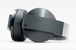 画像ギャラリー No.036のサムネイル画像 / ソニー純正の「プレミアムワイヤレスサラウンドヘッドセット」を試す。「PS4で簡単にバーチャルサラウンド」を実現する製品,その実力は?