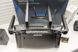 画像ギャラリー No.007のサムネイル画像 / NETGEAR,国内初と謳う11ad対応のゲーマー向け無線LANルーター「Nighthawk X10 R9000」を発表。11ac Wave2対応のエクステンダも