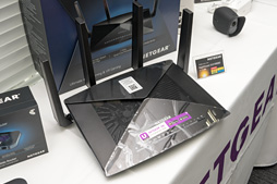 画像ギャラリー No.008のサムネイル画像 / NETGEAR,国内初と謳う11ad対応のゲーマー向け無線LANルーター「Nighthawk X10 R9000」を発表。11ac Wave2対応のエクステンダも