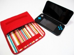 画像ギャラリー No.003のサムネイル画像 / カラフルな6色展開。New 2DS LL用の布製ハンドメイドケースがsuonoから発売