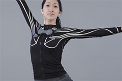 ［SIGGRAPH］まるで「着るKinect」なロングTシャツ型モーショントラッカー「e-skin」