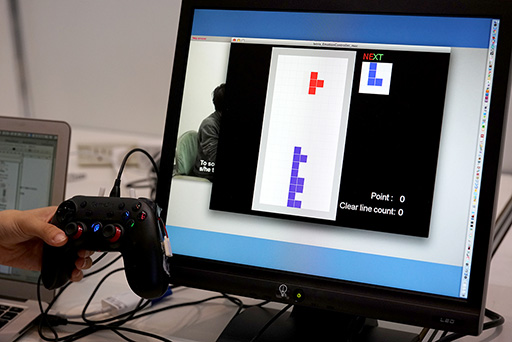 画像ギャラリー No.010のサムネイル画像 / 身につけやすくて高精度な脳波検出ヘッドバンドやゲームの難度を錯覚させる技術など,CEATEC 2017で見た興味深い技術をレポート