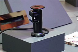 画像ギャラリー No.007のサムネイル画像 / 次に来るフィードバック技術は「温度」? VR用途に使える温覚&触覚技術をCEATEC 2017で体験してみた