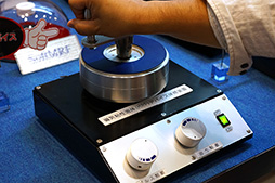 画像ギャラリー No.020のサムネイル画像 / 次に来るフィードバック技術は「温度」? VR用途に使える温覚&触覚技術をCEATEC 2017で体験してみた