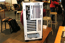 画像ギャラリー No.004のサムネイル画像 / Corsair,白い筐体のミドルタワーPCケースや新型簡易液冷クーラーなど,世界初公開の新製品を披露