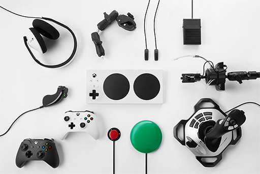 画像ギャラリー No.009のサムネイル画像 / Microsoft,障害者のゲームプレイをサポートする新型ゲームコントローラ「Xbox Adaptive Controller」発表