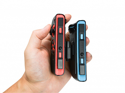 画像ギャラリー No.005のサムネイル画像 / 左右のJoy-Conを片手で操作できるようにするマウントアダプターがゲームテックから発売