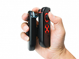 画像ギャラリー No.006のサムネイル画像 / 左右のJoy-Conを片手で操作できるようにするマウントアダプターがゲームテックから発売