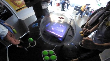 ［TGS 2018］立体ディスプレイの映像はどう映るのか？　VR180で見る実機映像