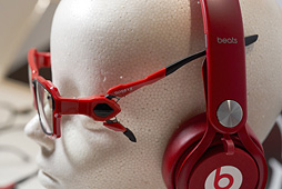 画像ギャラリー No.002のサムネイル画像 / 「ゲーマー向けメガネ」はこれからどれくらい出てくるのか。国際メガネ展を歩く