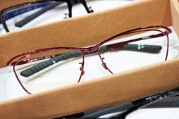 画像ギャラリー No.016のサムネイル画像 / 「ゲーマー向けメガネ」はこれからどれくらい出てくるのか。国際メガネ展を歩く