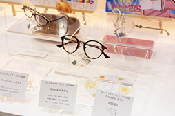 画像ギャラリー No.027のサムネイル画像 / 「ゲーマー向けメガネ」はこれからどれくらい出てくるのか。国際メガネ展を歩く