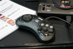 画像ギャラリー No.015のサムネイル画像 / セガフェス会場でメガドライブ ミニの「バンパイアキラー」をプレイ。「セガサターン巨大コントローラー」も試遊してきた