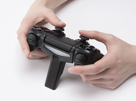 画像ギャラリー No.003のサムネイル画像 / DUALSHOCK 4を支えるスタンドがサイバーガジェットから。FPSにおける手振れの防止を謳う