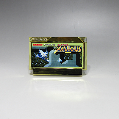 画像ギャラリー No.005のサムネイル画像 / ゲームソフト型充電器「BGAME」シリーズの新作は「スーパーゼビウス ガンプの謎」。金メッキも再現した仕様で200本限定販売へ