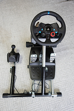 画像集#025のサムネイル/レースゲームを遊ぶときだけ設置して，快適なドライブ環境を実現するステアリングスタンド「Wheel Stand Pro」を紹介
