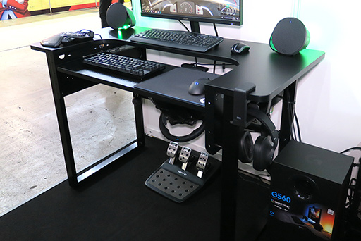 Tgs 19 ステアリングとキーボードを簡単に切り替えられるゲーマー向けデスクの小サイズ版 Arcdesk Mini が初披露