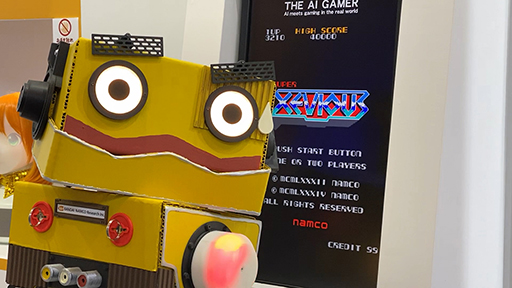 画像ギャラリー No.001のサムネイル画像 / CEATEC 2019でバンナム製AIゲーマー「Q56」と接近遭遇。AIがゲームをプレイする様子をチェックしてきた