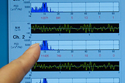 画像ギャラリー No.010のサムネイル画像 / 脳活動だけでロボットを操作する「bスポーツ」を体験。「Brain-machine Interface」がゲームを変える
