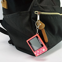 画像集#011のサムネイル/キーホルダー型携帯ゲーム機「テトリス ミニ」が10月8日発売へ。6色展開，税抜1500円で登場