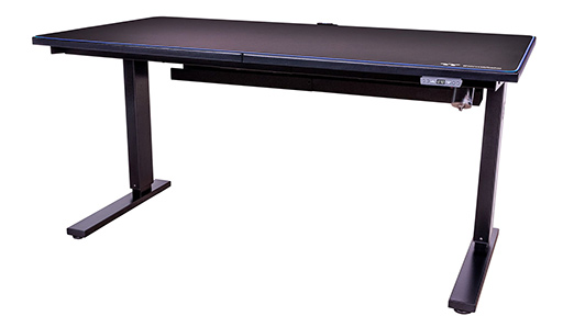 画像ギャラリー No.002のサムネイル画像 / 天板全体をマウスパッドでカバーしたThermaltake製ゲーマー向け昇降式デスクが国内発売