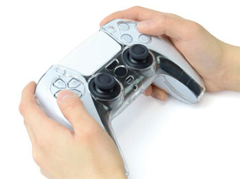 画像ギャラリー No.002のサムネイル画像 / ポリカーボネート製のPS5純正ゲームパッド用保護カバーがゲームテックから